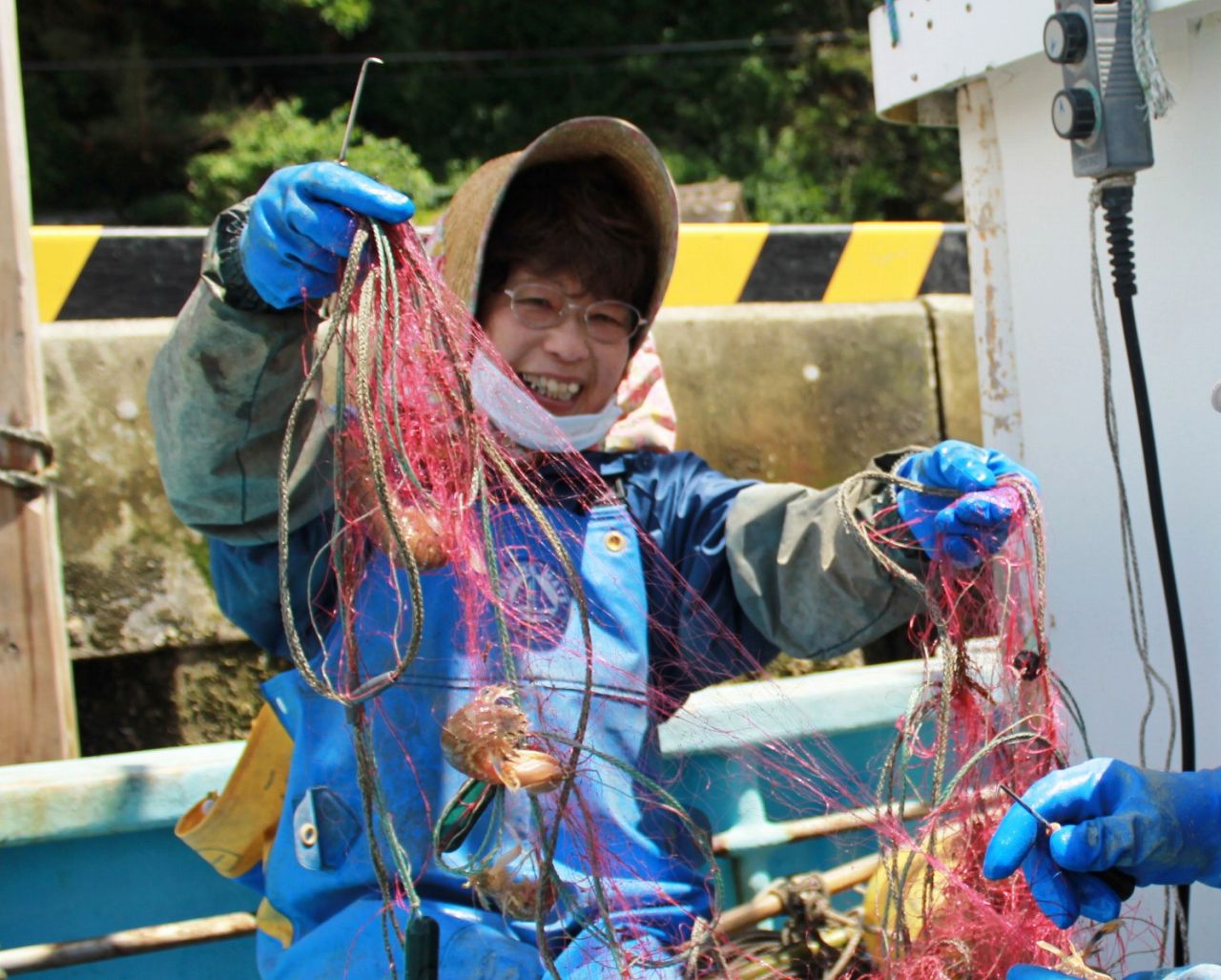 シャコエビ大漁！ 〜収入創出事業・シャコエビ漁網①〜 | 特定非営利 