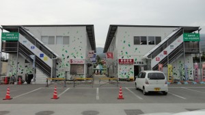 岩手県陸前高田市（仮設大隅つどいの丘商店街）